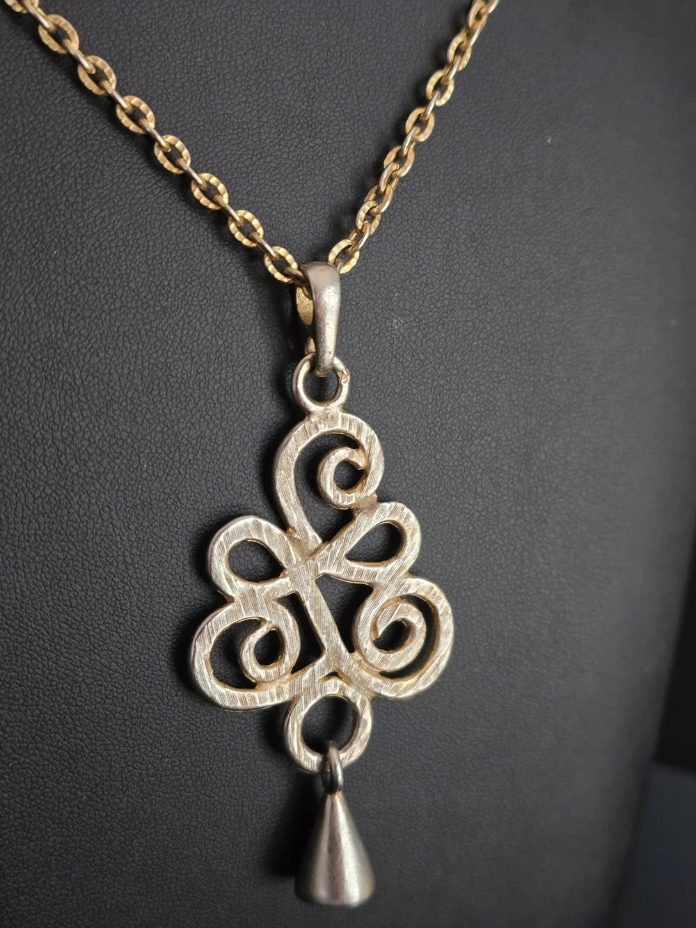 Vintage 1990s Casual Corner abstract scroll pendant necklace